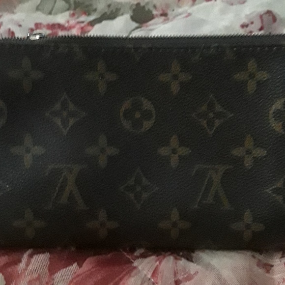 Louis Vuitton small money and change purse - Picture 2 of 2